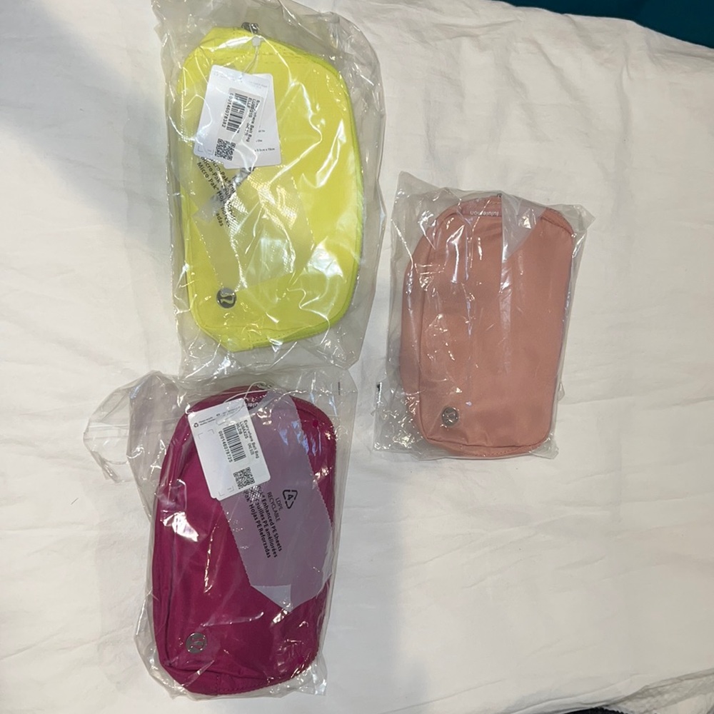 Lululemon Everywhere Belt Bag (Dusty Rose Color)